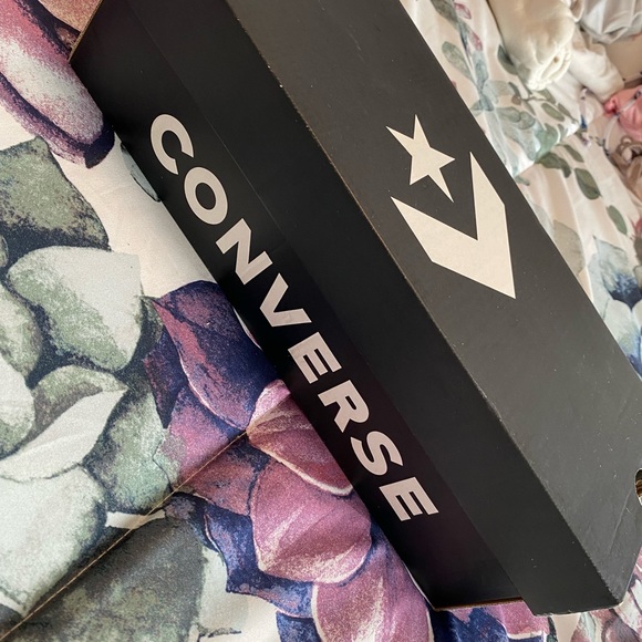 Very Adorbs Tropical Converse - Picture 3 of 12